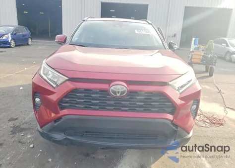 2019 Toyota Rav4 Xle z USA, uszkodzony, nr VIN JTMW1RFVXKJ001443